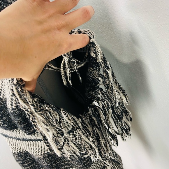 Lucky Brand Fringe Striped Fringe Grey Knit Wool Blend Poncho Sweater - Picture 6 of 9